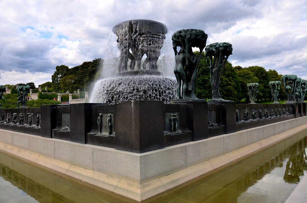 분수대 (The Fountain) 주변